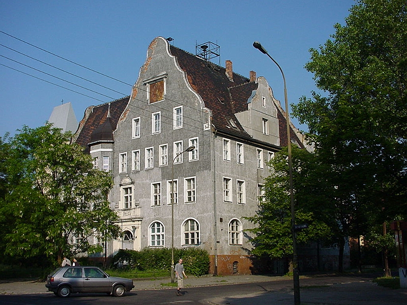 11.JPG - Dawny Ratusz, obecnie budynek mieszkalny *Former Townhall, at present a residential building